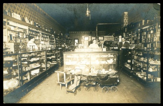 HOW TO PRICE VINTAGE POSTCARDS | EHOW.COM