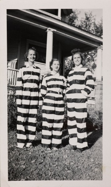 aic three women Gelatin silver print vintage photo