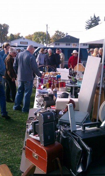looking at vintage colored aluminum ware